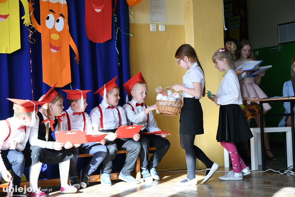Ślubowanie pierwszoklasistów i Dzień Nauczyciela w Wilamowie