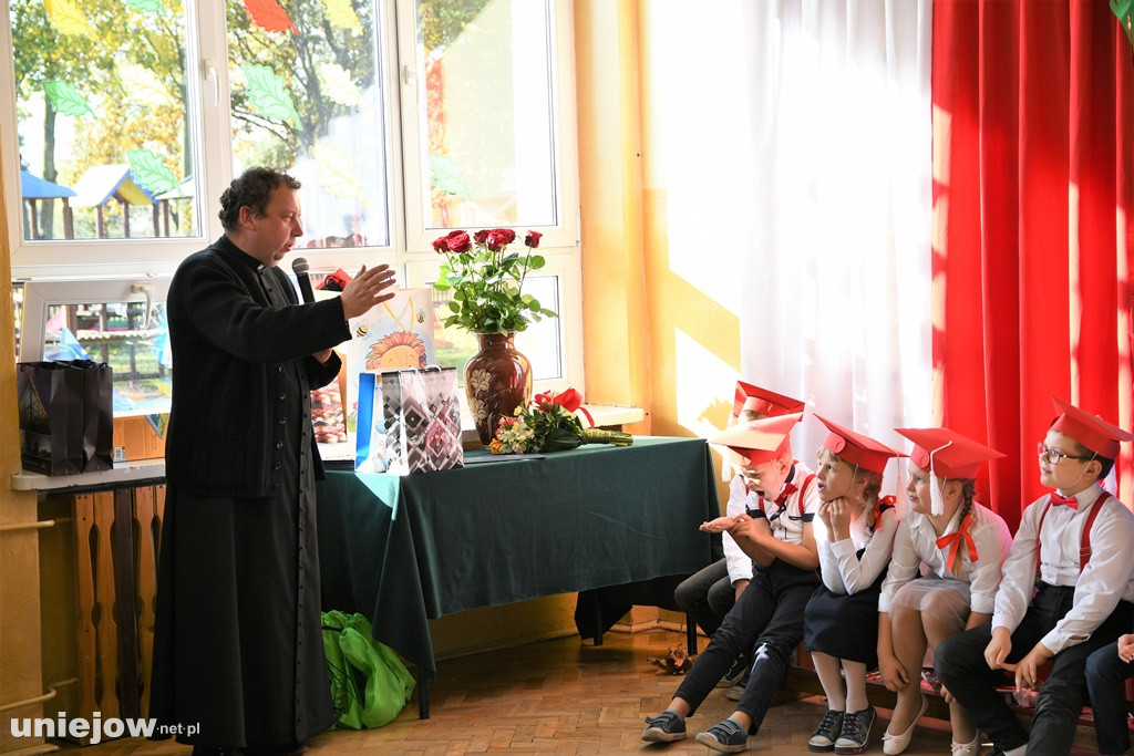 Ślubowanie pierwszoklasistów i Dzień Nauczyciela w Wilamowie