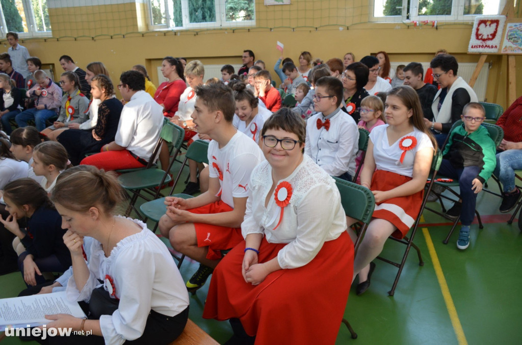 Międzyszkolny przegląd poezji i pieśni patriotycznej w Stemplewie