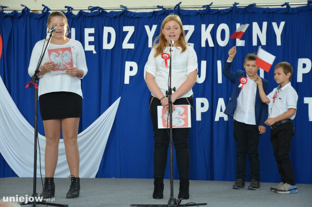 Międzyszkolny przegląd poezji i pieśni patriotycznej w Stemplewie
