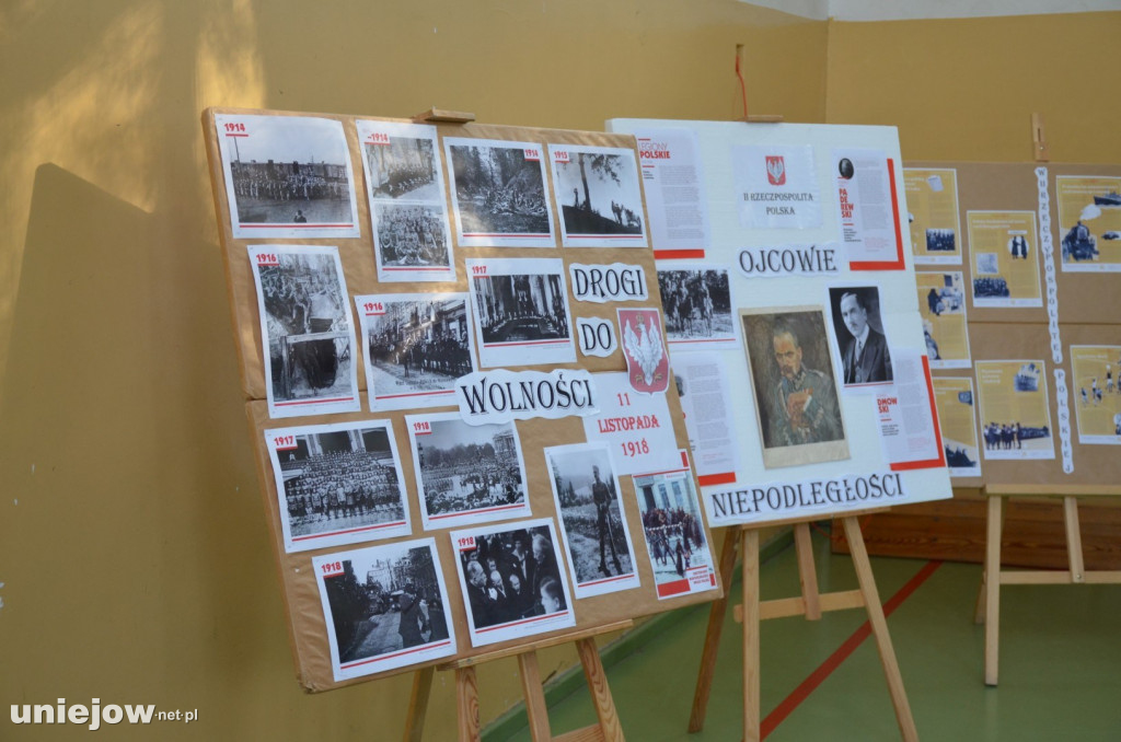 Międzyszkolny przegląd poezji i pieśni patriotycznej w Stemplewie