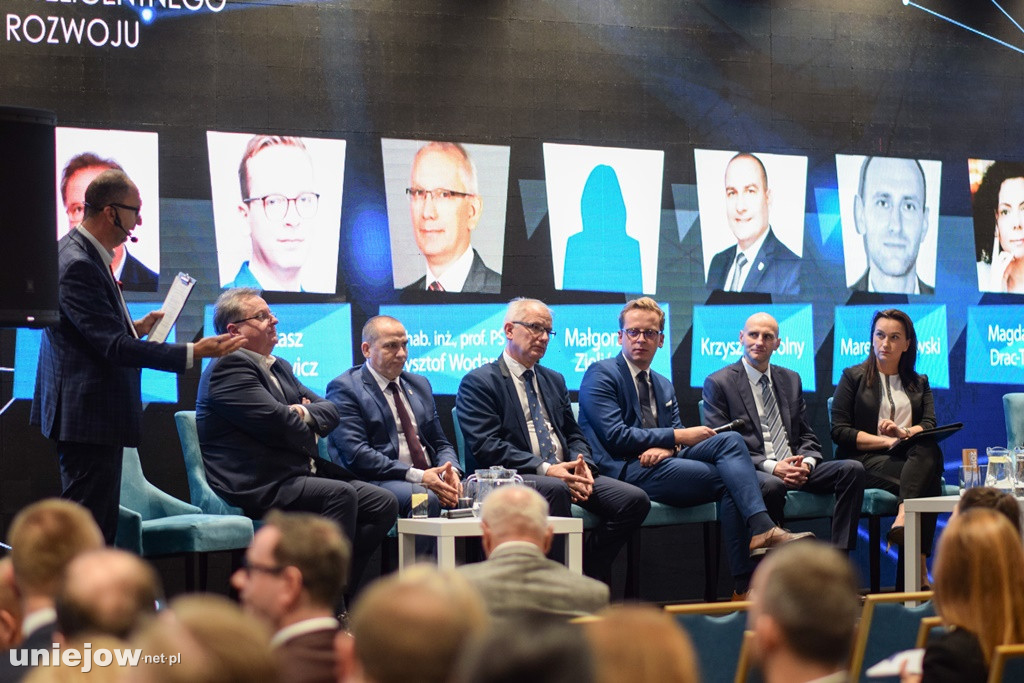 I dzień Trwa 4. Forum Inteligentnego Rozwoju