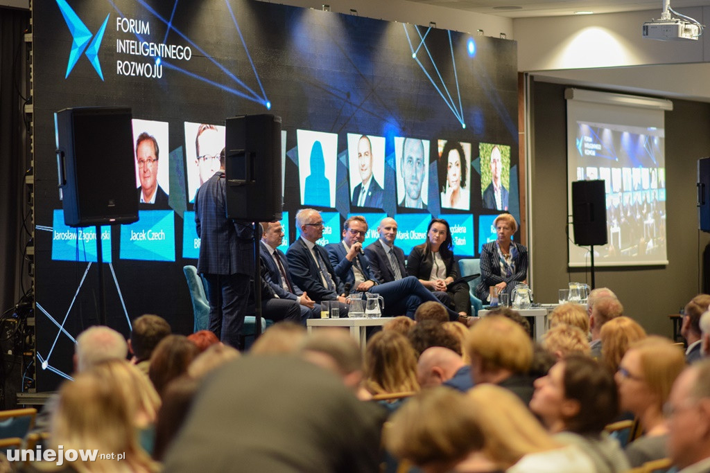 I dzień Trwa 4. Forum Inteligentnego Rozwoju