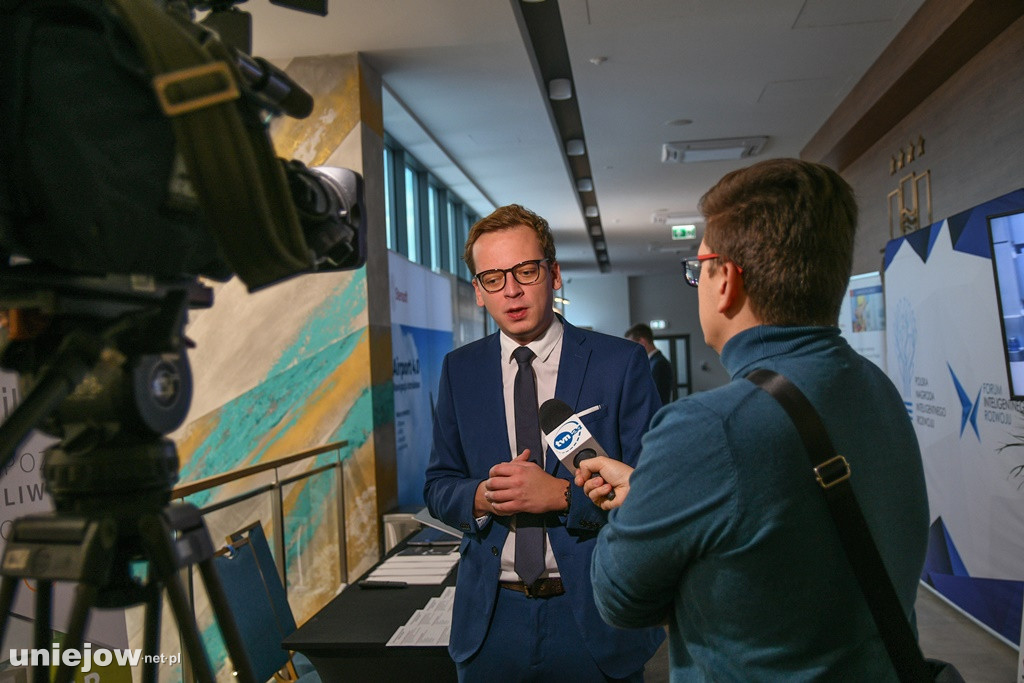 I dzień Trwa 4. Forum Inteligentnego Rozwoju