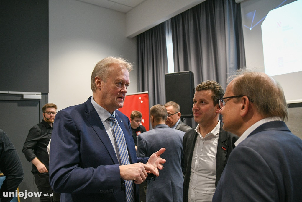 I dzień Trwa 4. Forum Inteligentnego Rozwoju
