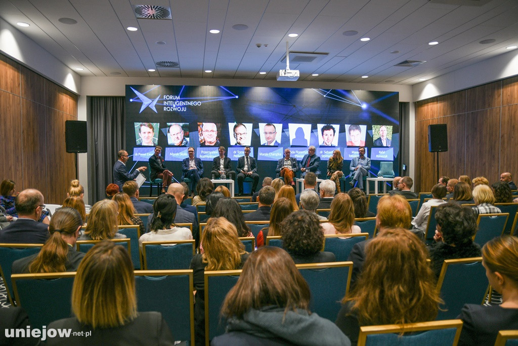 I dzień Trwa 4. Forum Inteligentnego Rozwoju