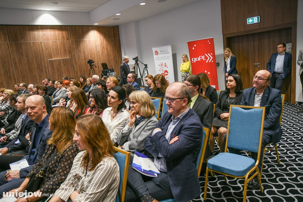 I dzień Trwa 4. Forum Inteligentnego Rozwoju