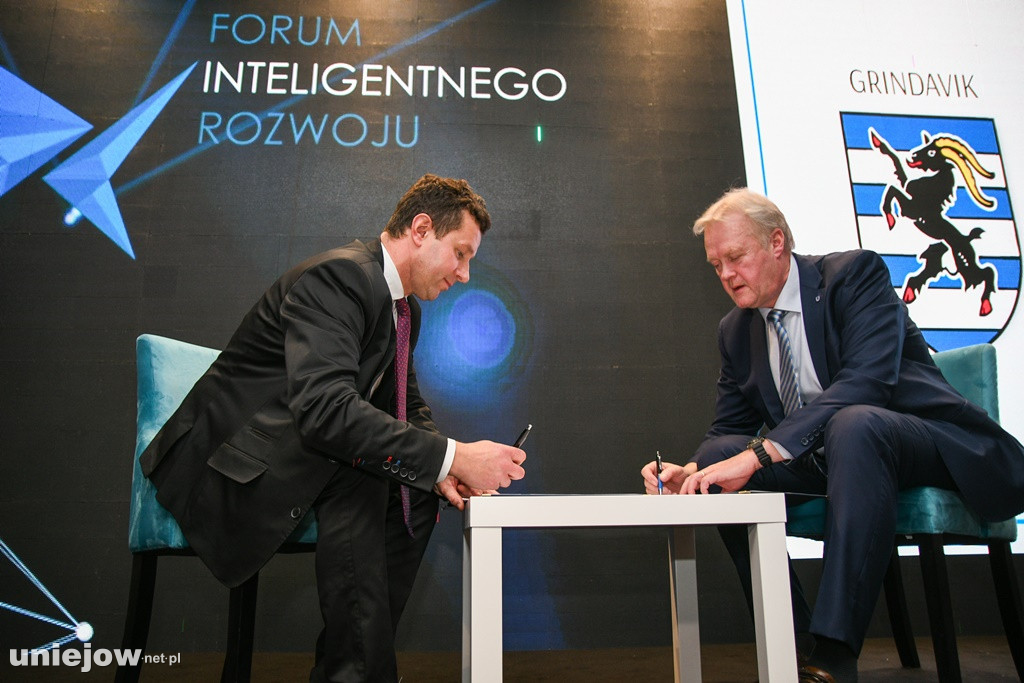 I dzień Trwa 4. Forum Inteligentnego Rozwoju