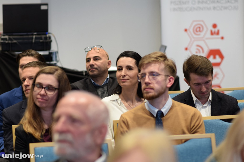 I dzień Trwa 4. Forum Inteligentnego Rozwoju