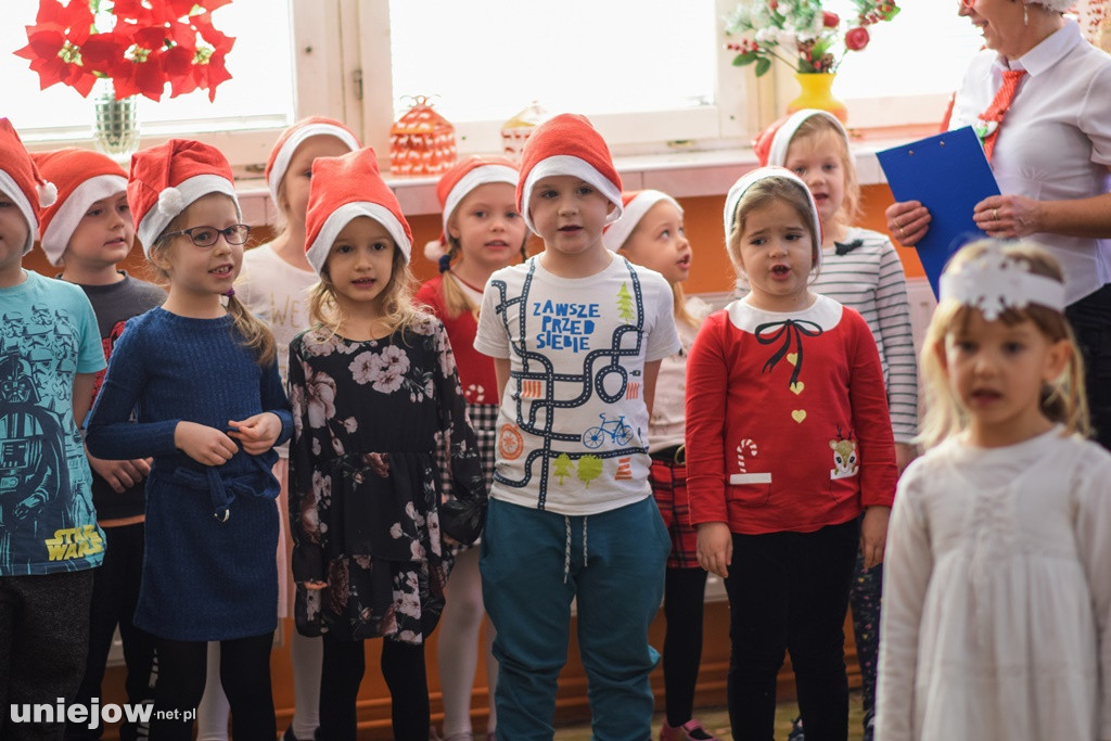 Mikołaje z prezentami odwiedzili uniejowskie przedszkolaki