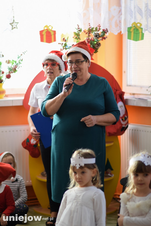 Mikołaje z prezentami odwiedzili uniejowskie przedszkolaki