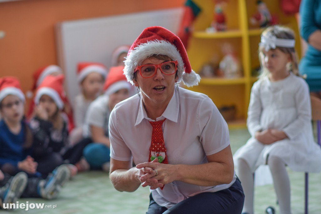 Mikołaje z prezentami odwiedzili uniejowskie przedszkolaki