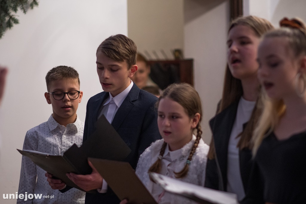 Świąteczny koncert z Szkole Muzycznej w Uniejowie [ZDJĘCIA]