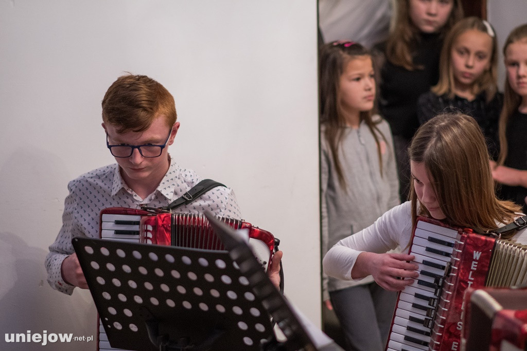 Świąteczny koncert z Szkole Muzycznej w Uniejowie [ZDJĘCIA]