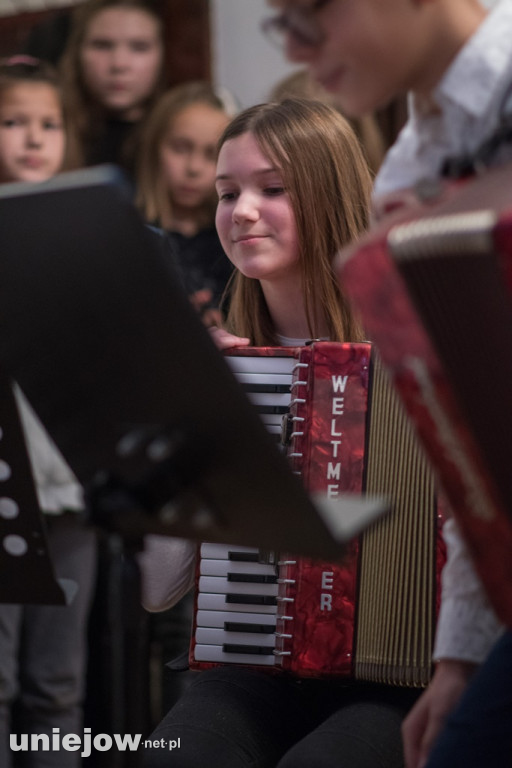 Świąteczny koncert z Szkole Muzycznej w Uniejowie [ZDJĘCIA]