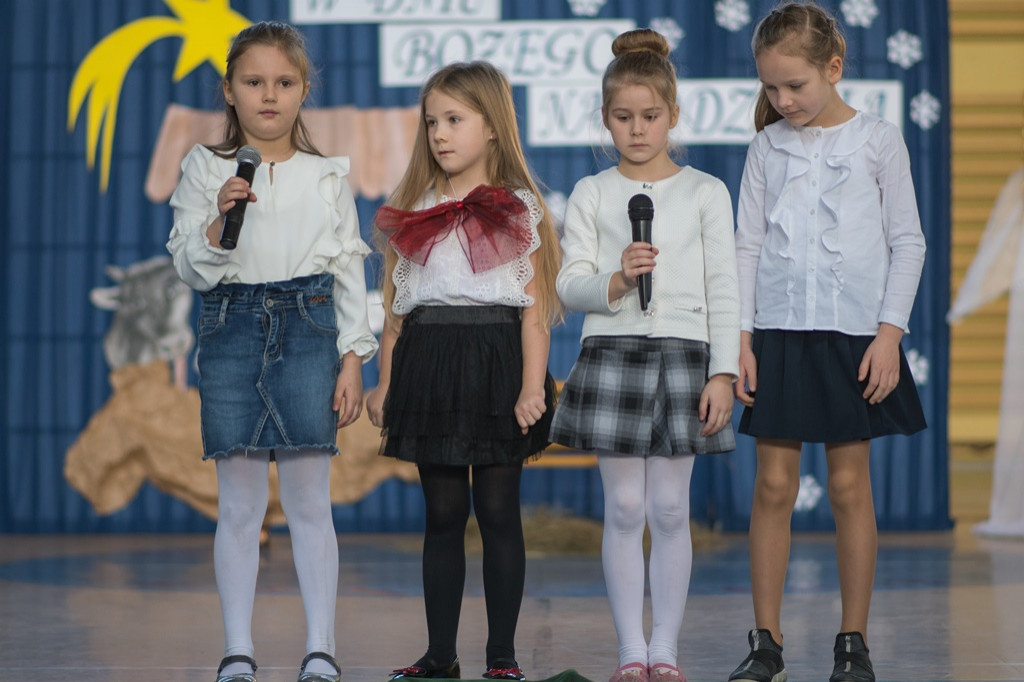 Jasełka i koncert świąteczny w uniejowskiej podstawówce