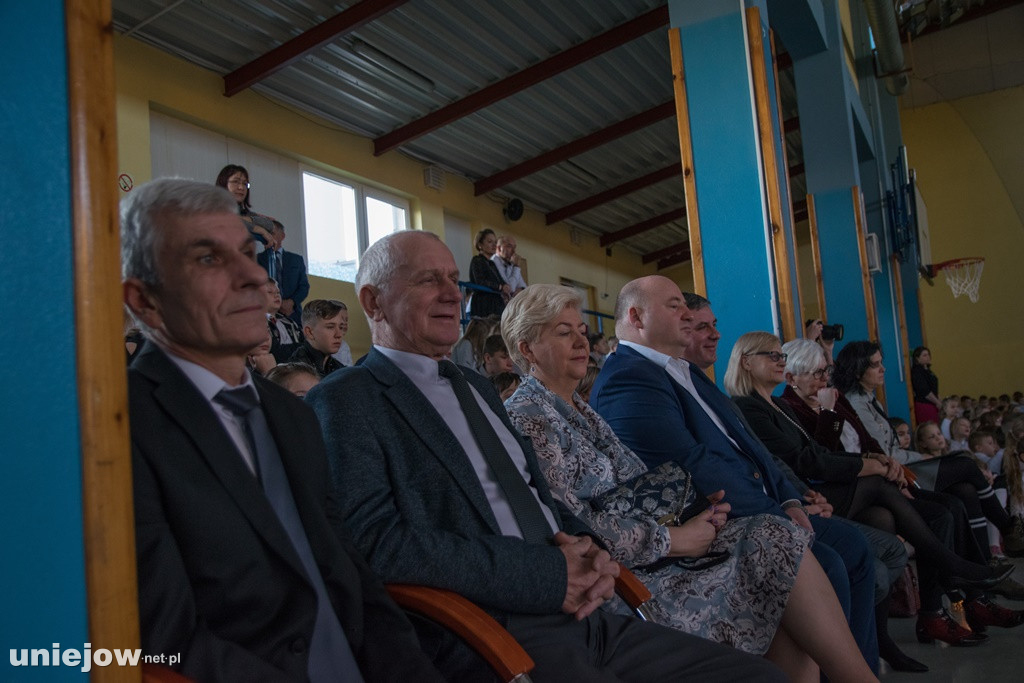 Jasełka i koncert świąteczny w uniejowskiej podstawówce