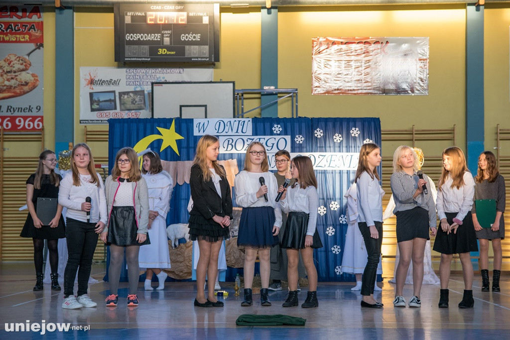Jasełka i koncert świąteczny w uniejowskiej podstawówce