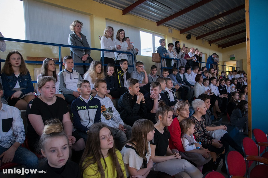 Jasełka i koncert świąteczny w uniejowskiej podstawówce