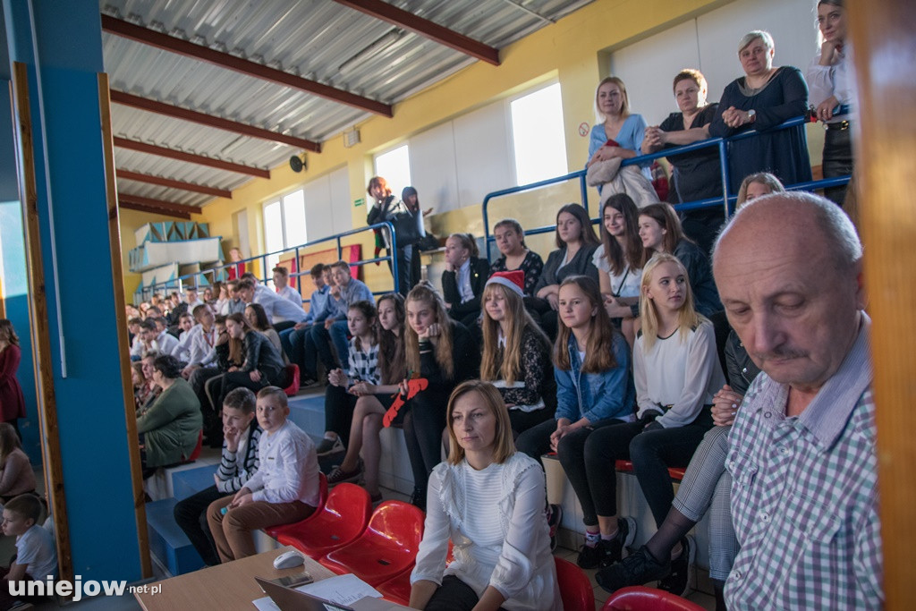 Jasełka i koncert świąteczny w uniejowskiej podstawówce