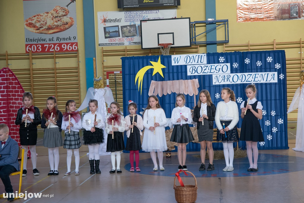 Jasełka i koncert świąteczny w uniejowskiej podstawówce