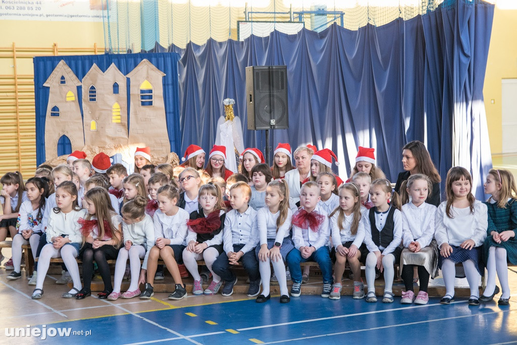 Jasełka i koncert świąteczny w uniejowskiej podstawówce