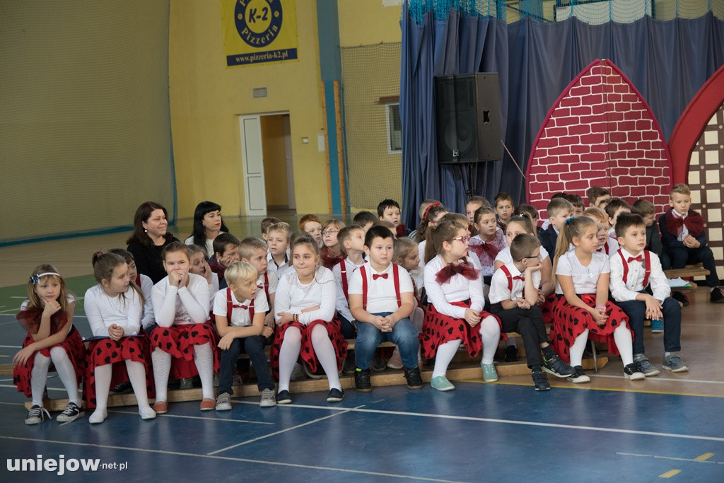 Jasełka i koncert świąteczny w uniejowskiej podstawówce