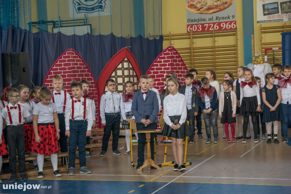 Jasełka i koncert świąteczny w uniejowskiej podstawówce