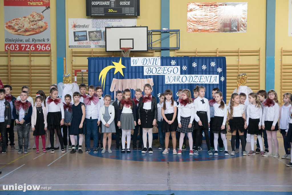 Jasełka i koncert świąteczny w uniejowskiej podstawówce