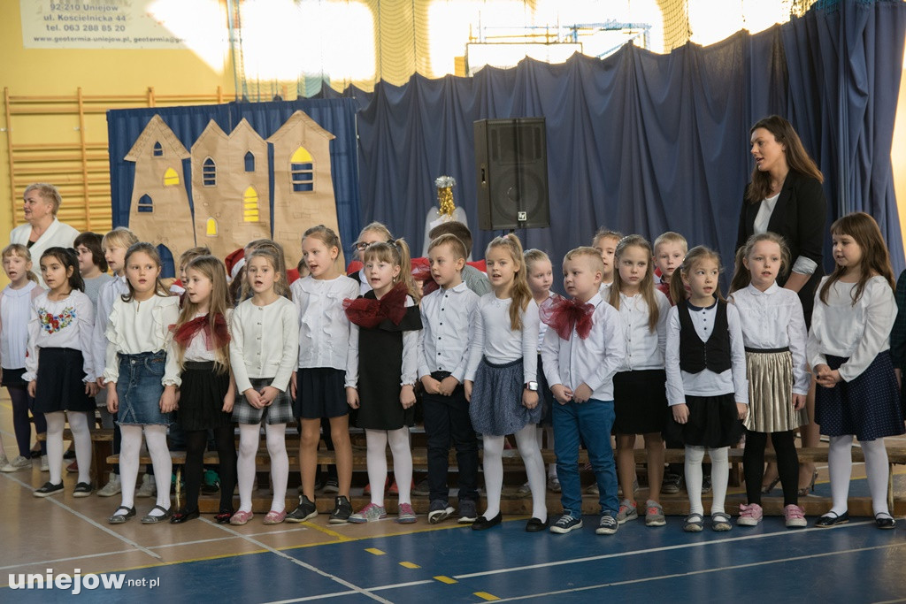 Jasełka i koncert świąteczny w uniejowskiej podstawówce