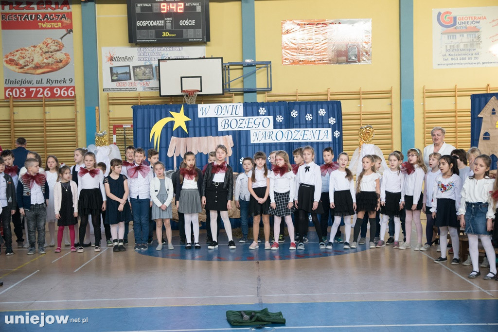 Jasełka i koncert świąteczny w uniejowskiej podstawówce
