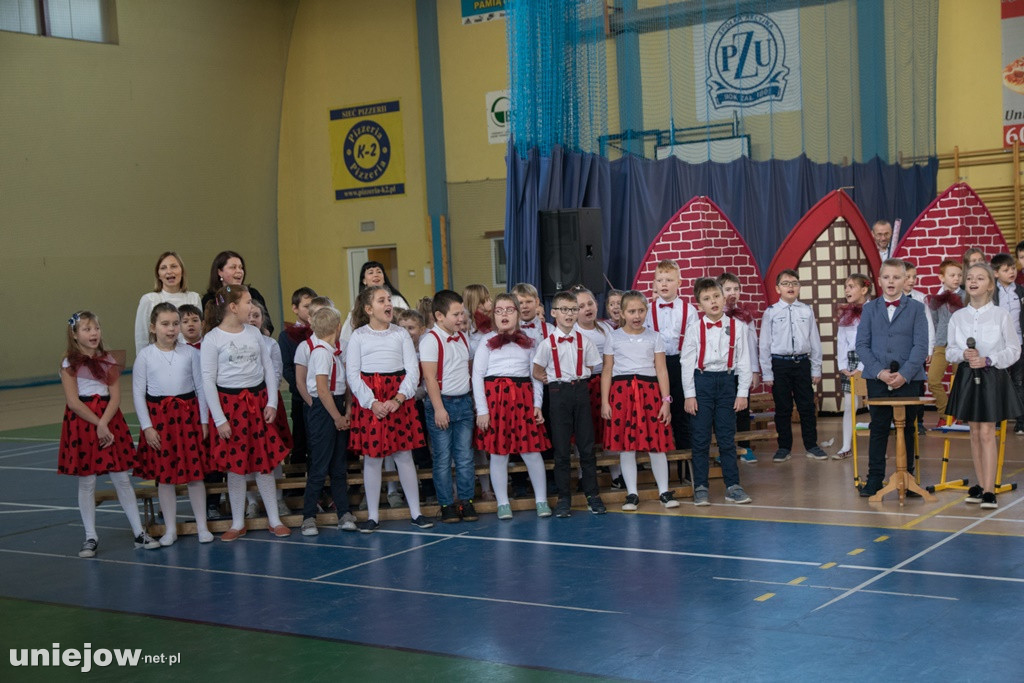 Jasełka i koncert świąteczny w uniejowskiej podstawówce