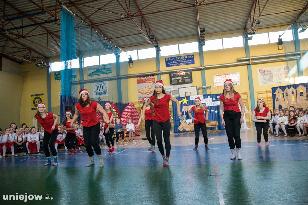 Jasełka i koncert świąteczny w uniejowskiej podstawówce