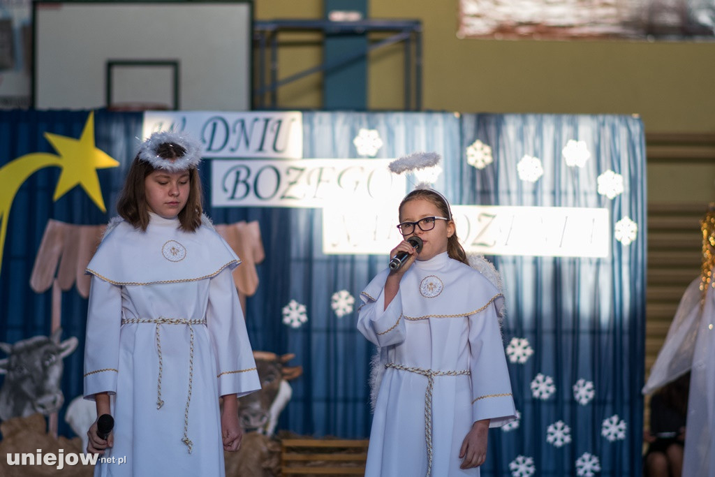 Jasełka i koncert świąteczny w uniejowskiej podstawówce
