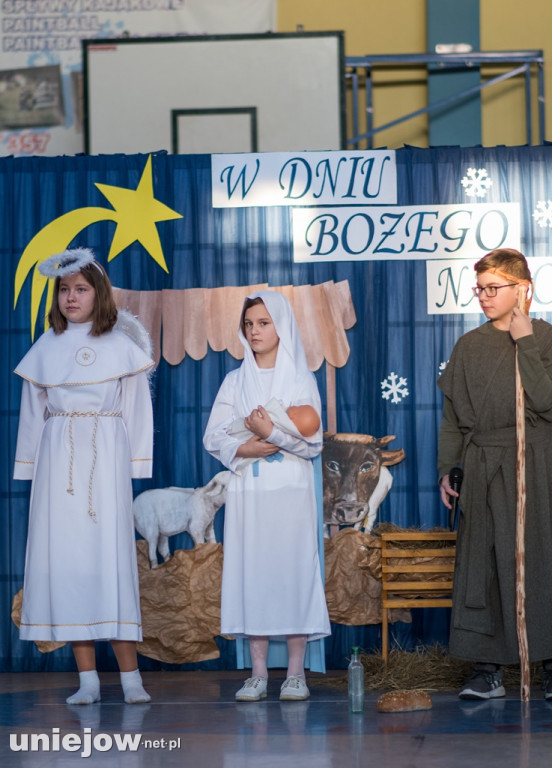 Jasełka i koncert świąteczny w uniejowskiej podstawówce