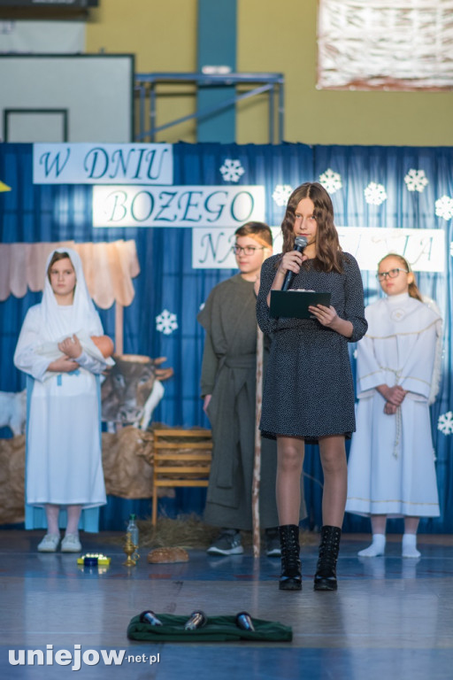 Jasełka i koncert świąteczny w uniejowskiej podstawówce