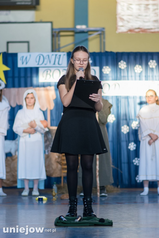 Jasełka i koncert świąteczny w uniejowskiej podstawówce