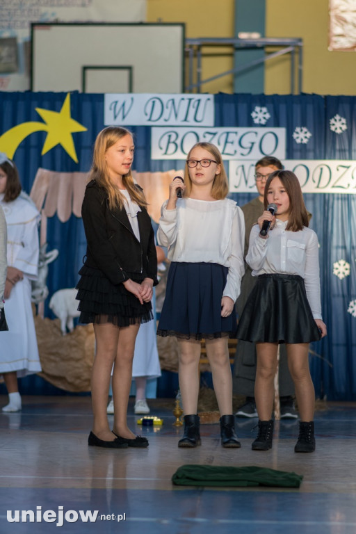 Jasełka i koncert świąteczny w uniejowskiej podstawówce