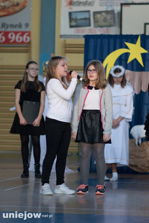 Jasełka i koncert świąteczny w uniejowskiej podstawówce