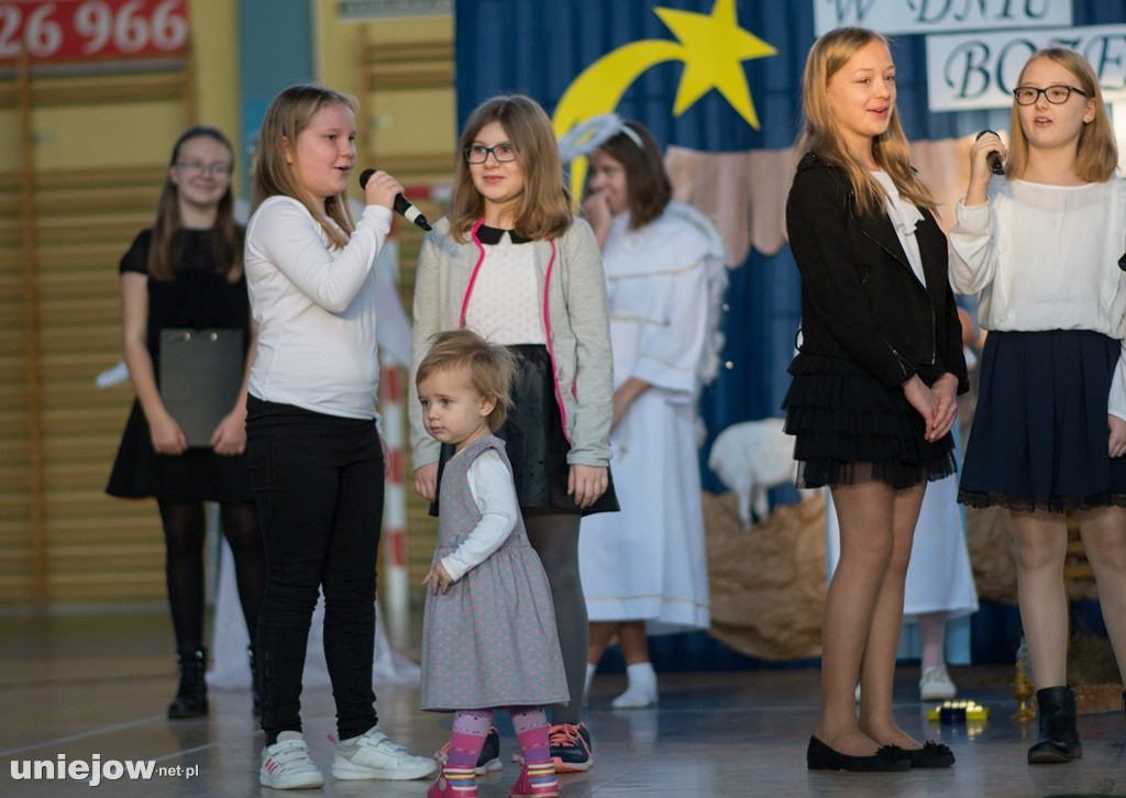 Jasełka i koncert świąteczny w uniejowskiej podstawówce