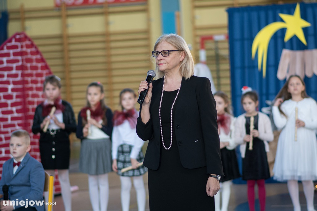 Jasełka i koncert świąteczny w uniejowskiej podstawówce