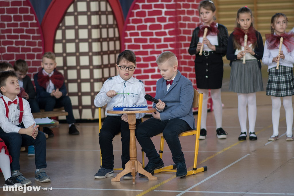 Jasełka i koncert świąteczny w uniejowskiej podstawówce
