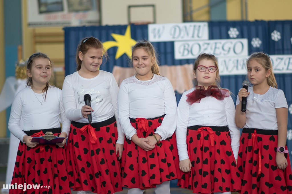 Jasełka i koncert świąteczny w uniejowskiej podstawówce