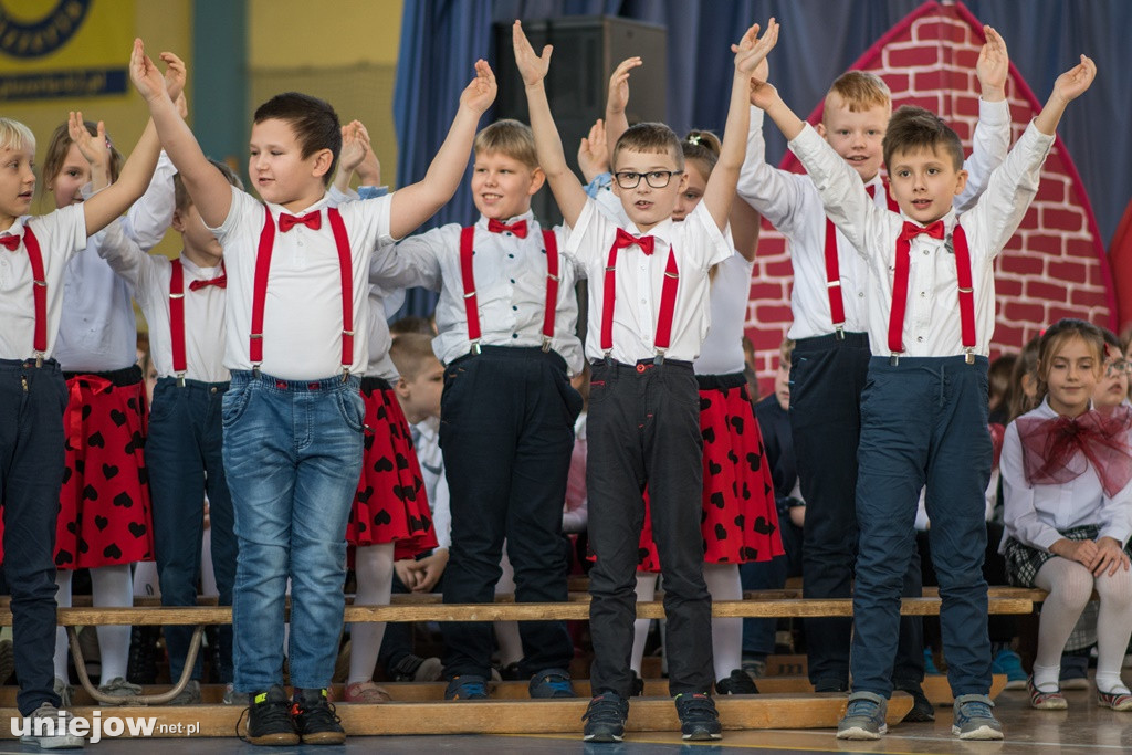 Jasełka i koncert świąteczny w uniejowskiej podstawówce