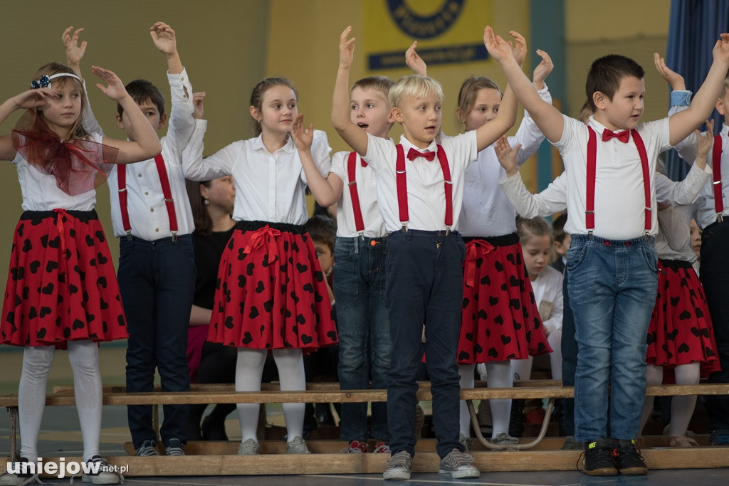 Jasełka i koncert świąteczny w uniejowskiej podstawówce