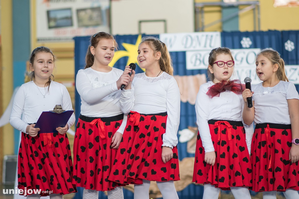 Jasełka i koncert świąteczny w uniejowskiej podstawówce