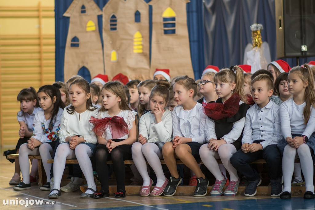 Jasełka i koncert świąteczny w uniejowskiej podstawówce