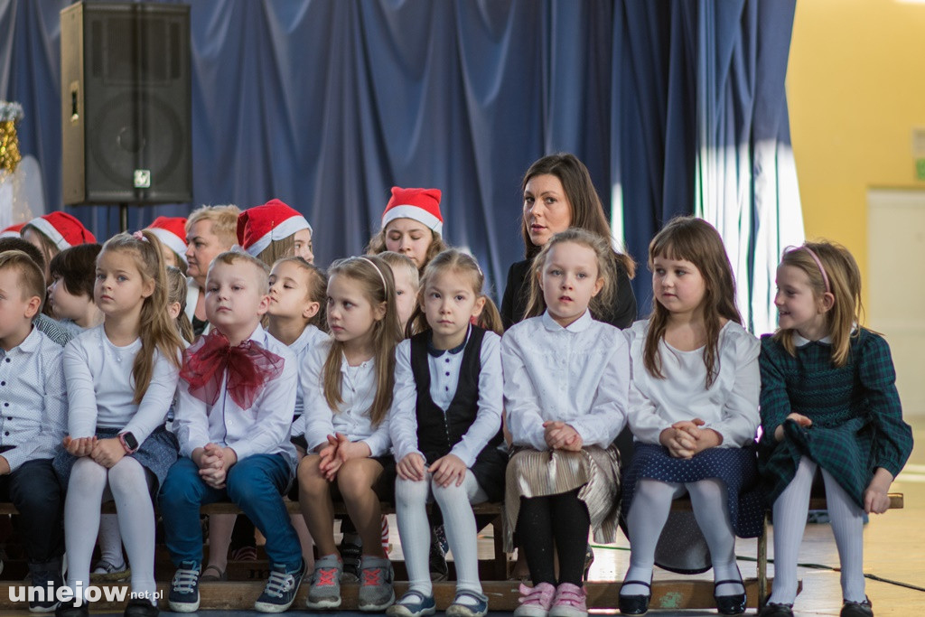 Jasełka i koncert świąteczny w uniejowskiej podstawówce