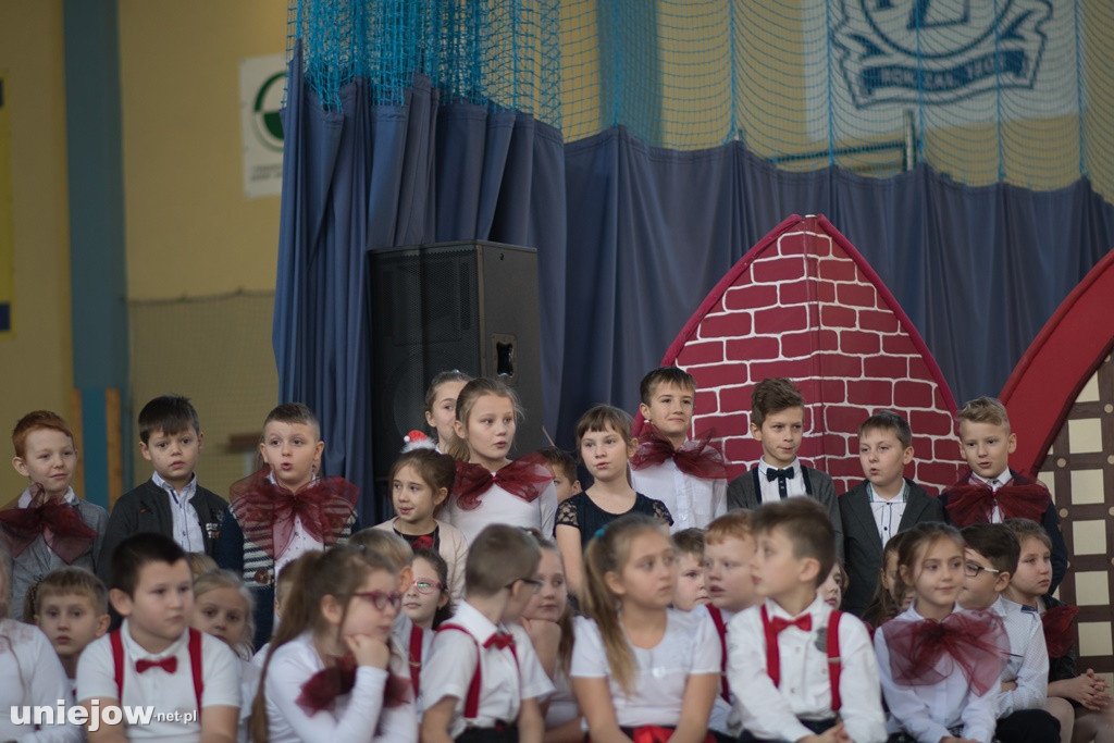 Jasełka i koncert świąteczny w uniejowskiej podstawówce