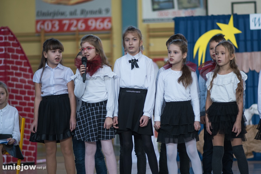 Jasełka i koncert świąteczny w uniejowskiej podstawówce